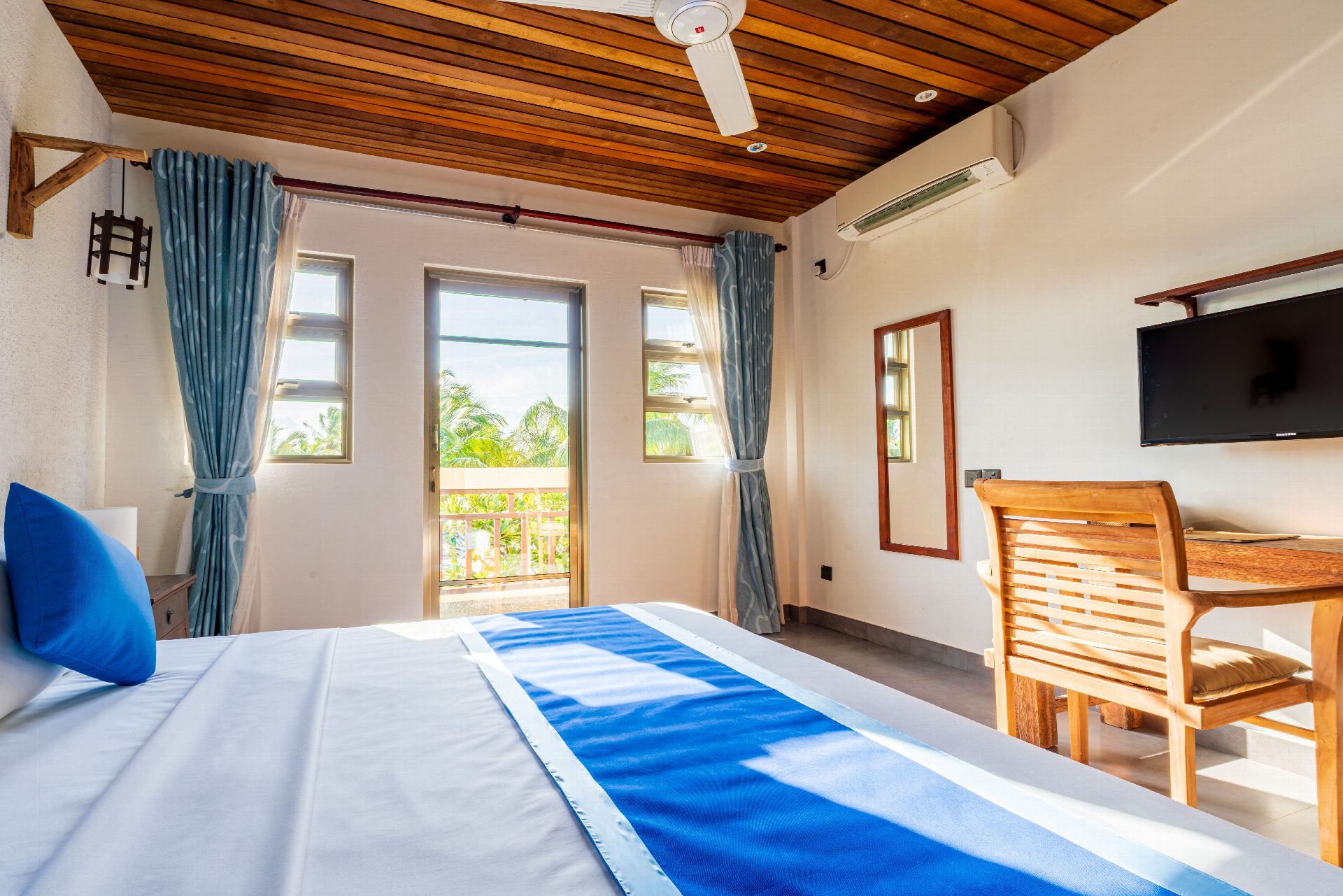 Deluxe Sea View - Half Board