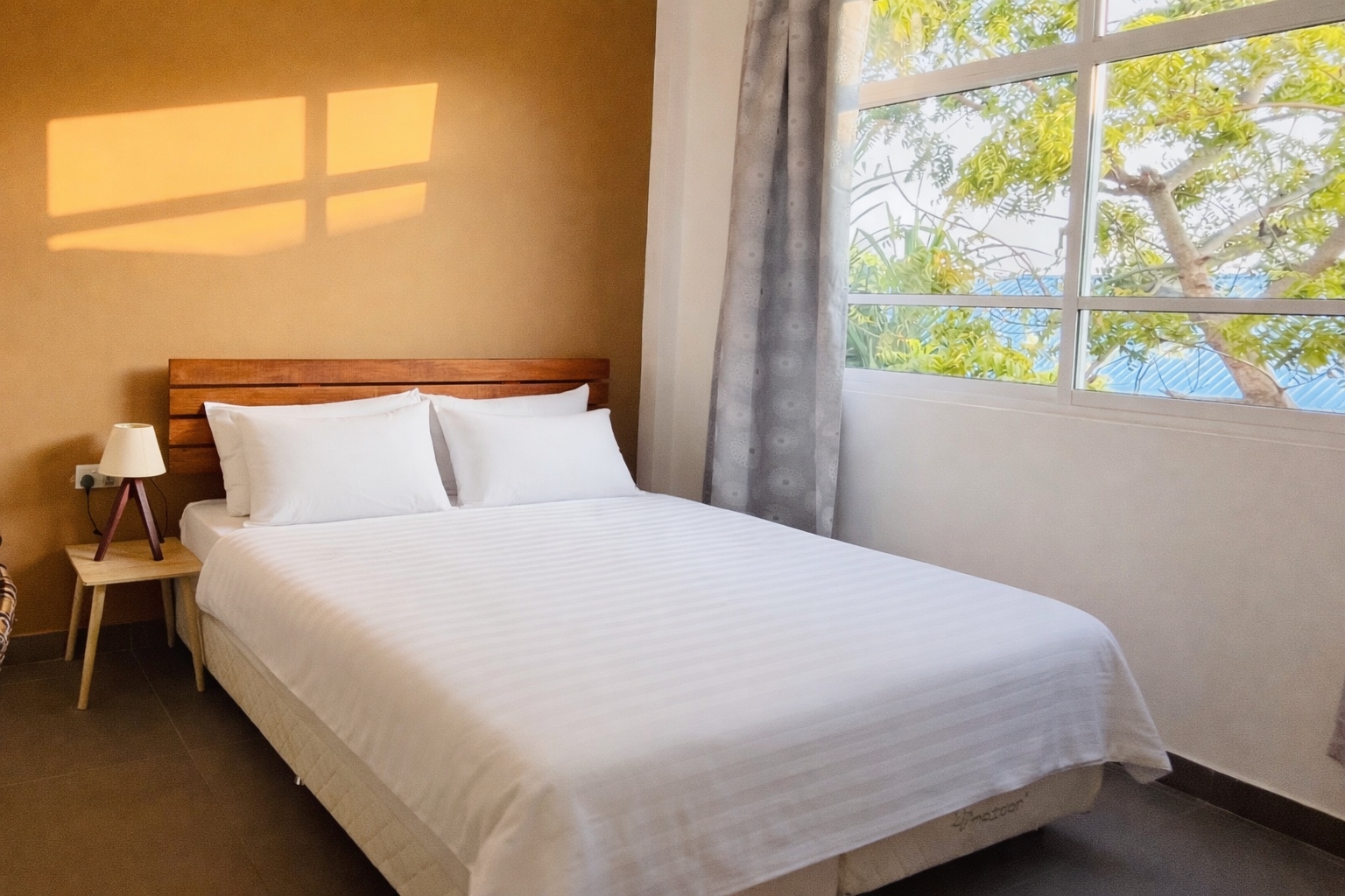 Standard Deluxe - Bed & Breakfast
